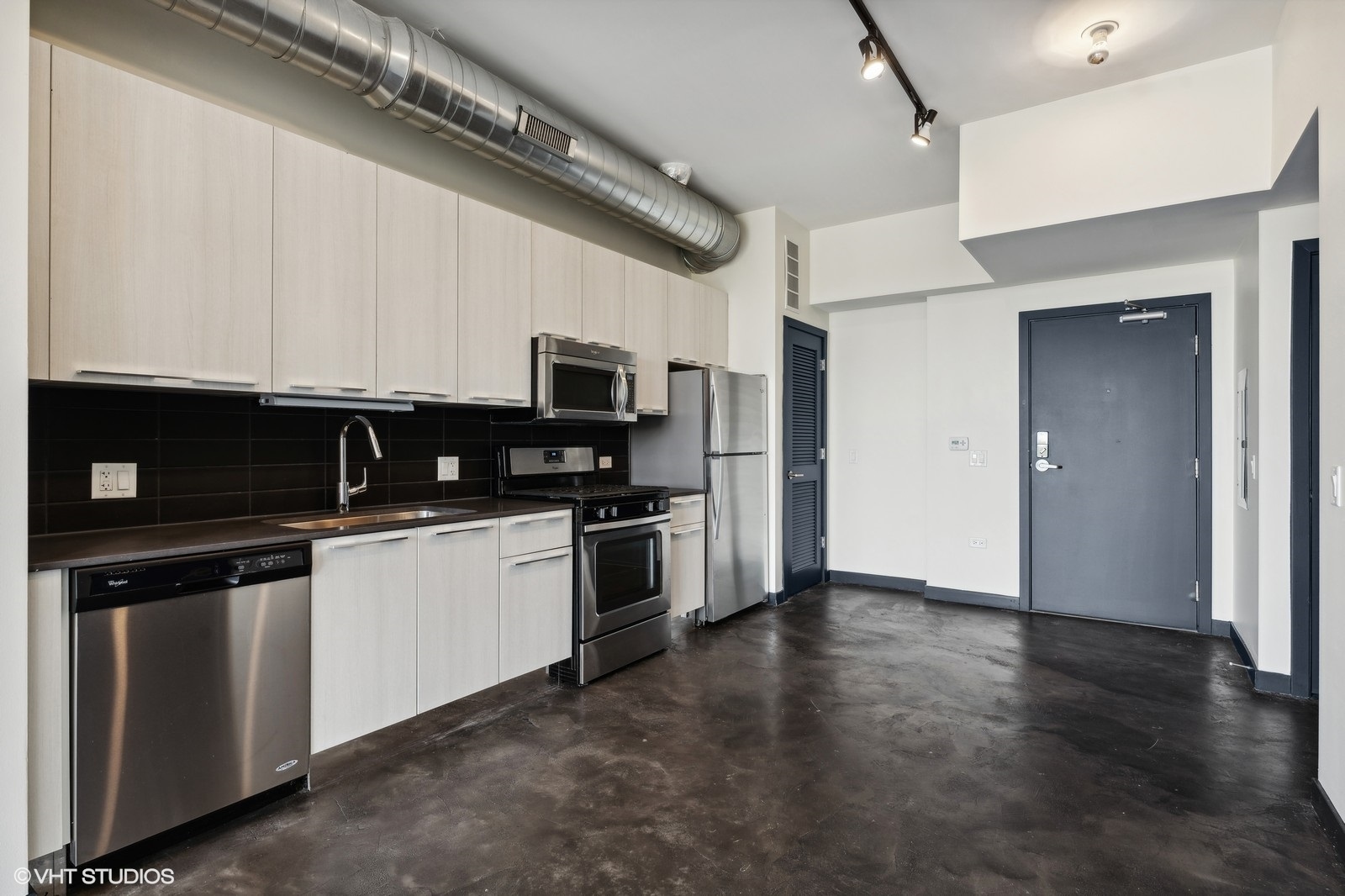 1647 N Milwaukee Avenue Unit: 204