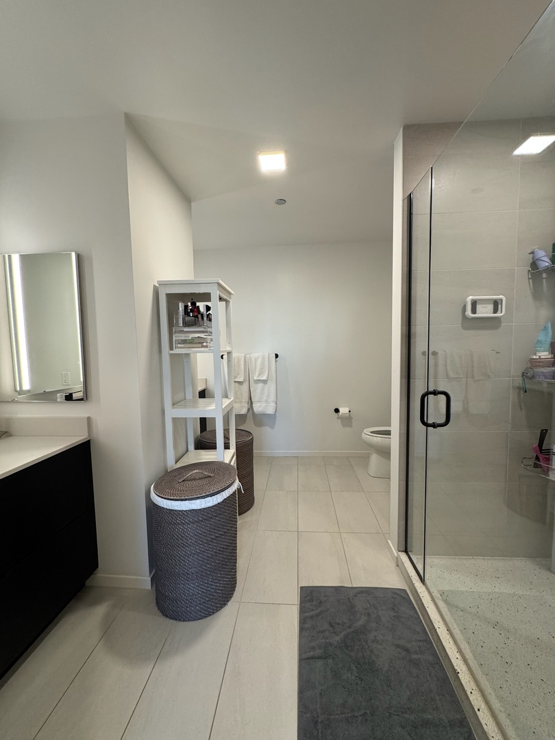 225 N Elizabeth Street Unit: 1902