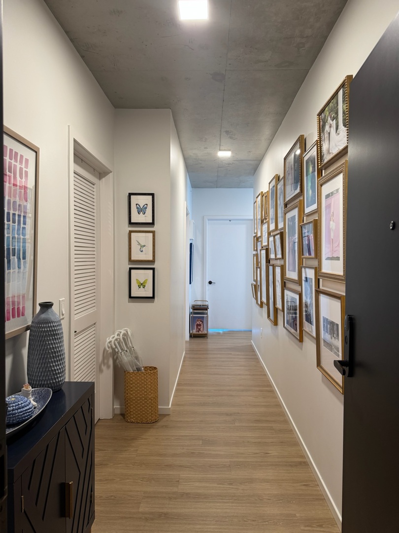 225 N Elizabeth Street Unit: 1902