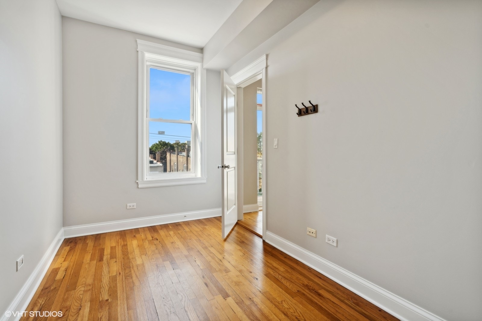 2345 W THOMAS Avenue Unit: 3R