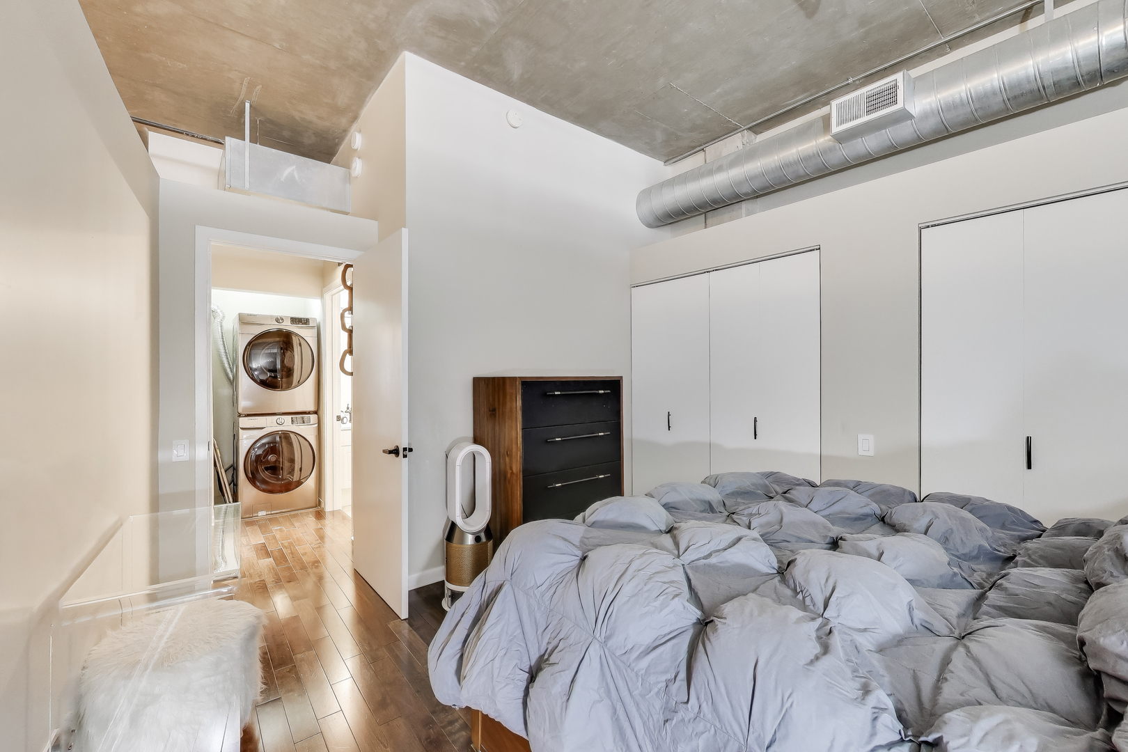 900 N KINGSBURY Street Unit: 1019