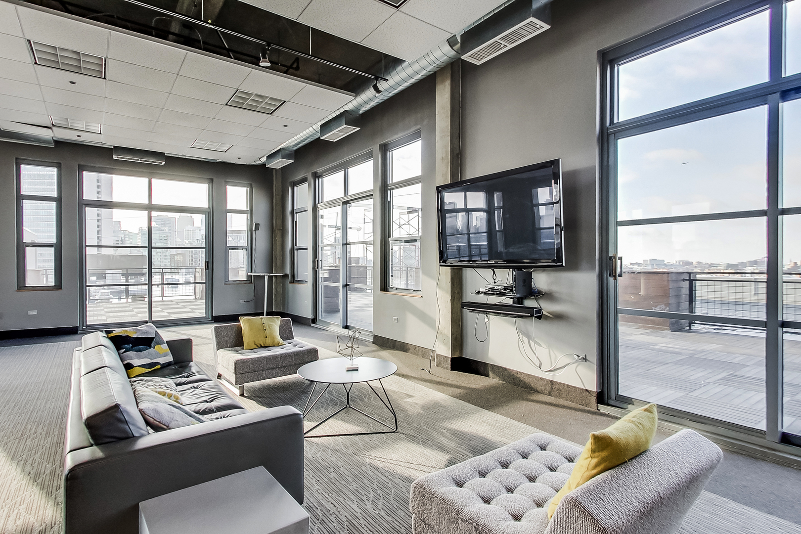 900 N KINGSBURY Street Unit: 1019