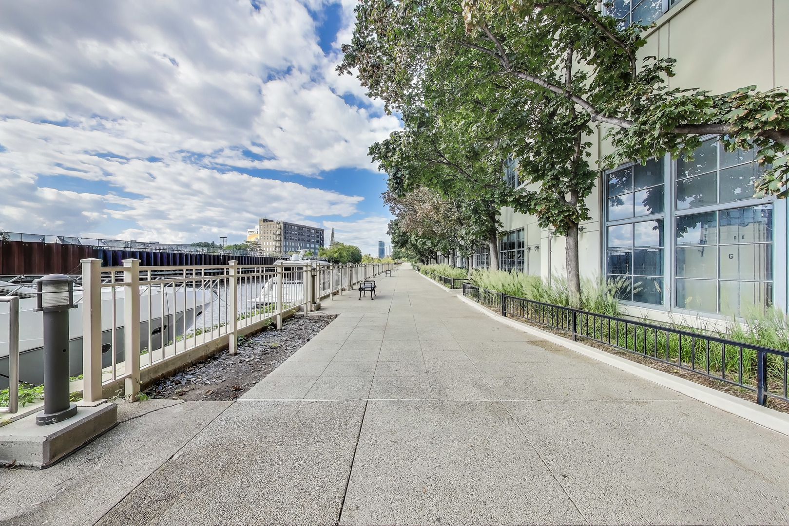 900 N KINGSBURY Street Unit: 1019