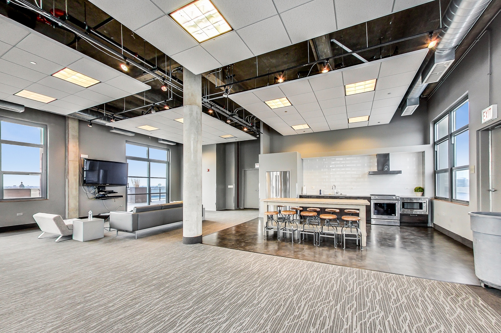 900 N KINGSBURY Street Unit: 1019