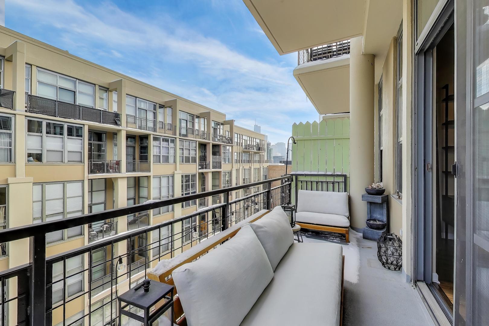 900 N KINGSBURY Street Unit: 1019