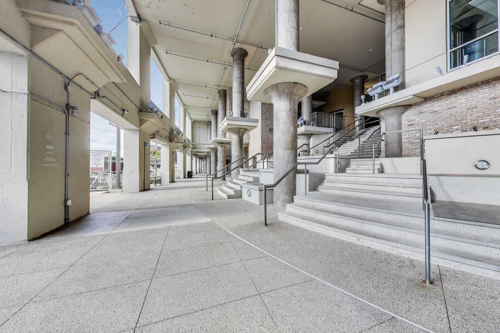 900 N KINGSBURY Street Unit: 1019