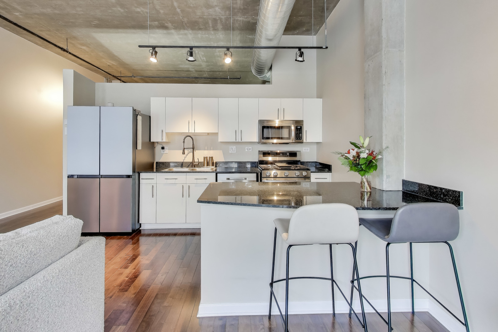 900 N KINGSBURY Street Unit: 1019