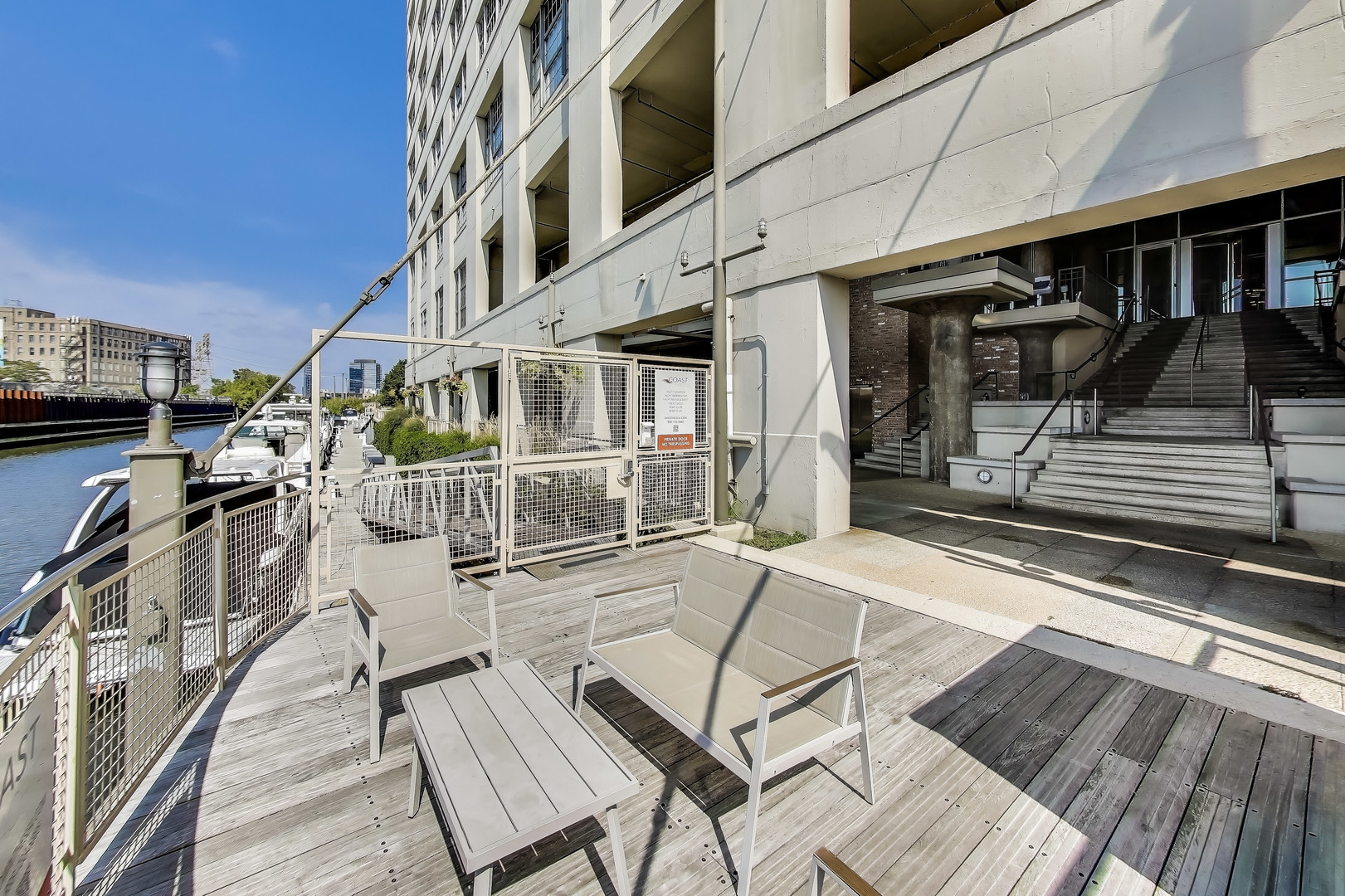 900 N KINGSBURY Street Unit: 1019