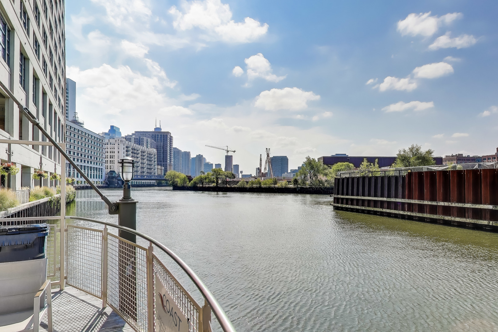 900 N KINGSBURY Street Unit: 1019