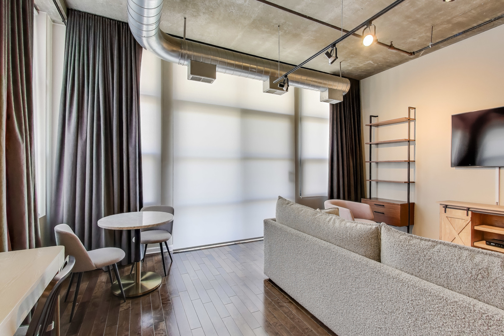 900 N KINGSBURY Street Unit: 1019