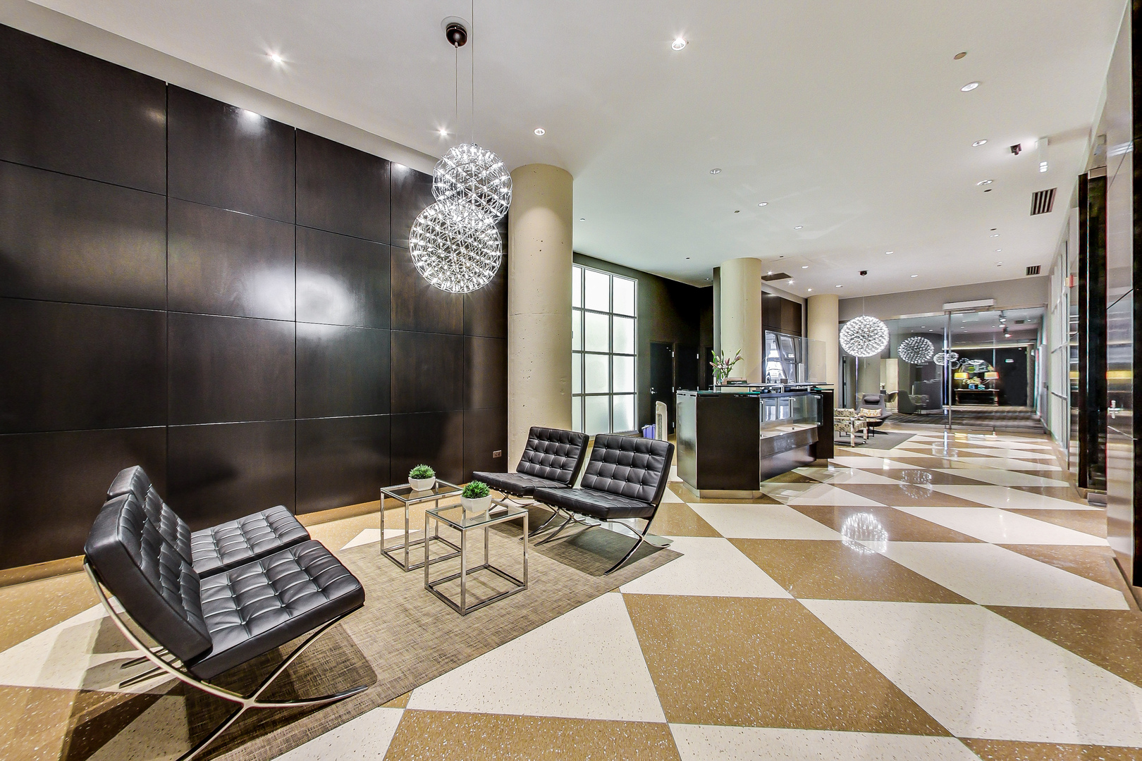 900 N KINGSBURY Street Unit: 1019