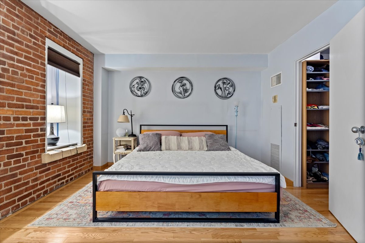 40 E 9th Street Unit: 1303