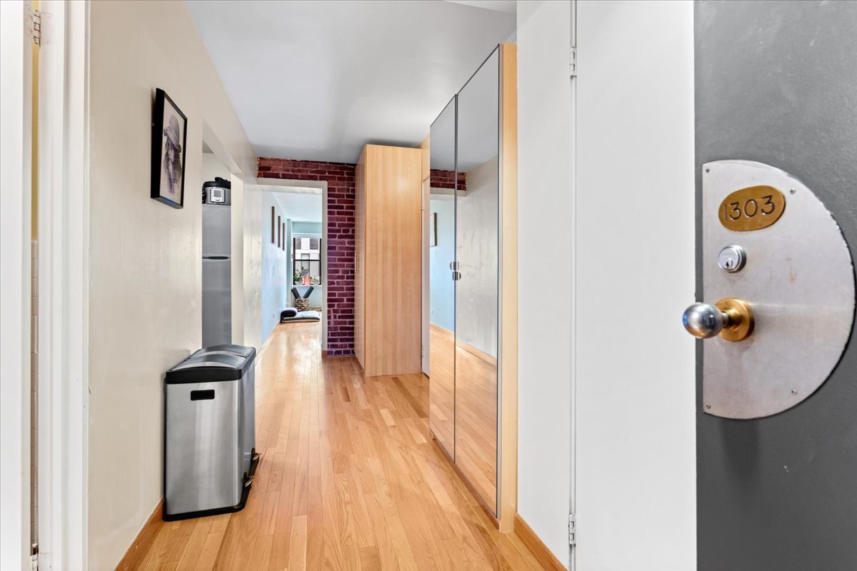 40 E 9th Street Unit: 1303