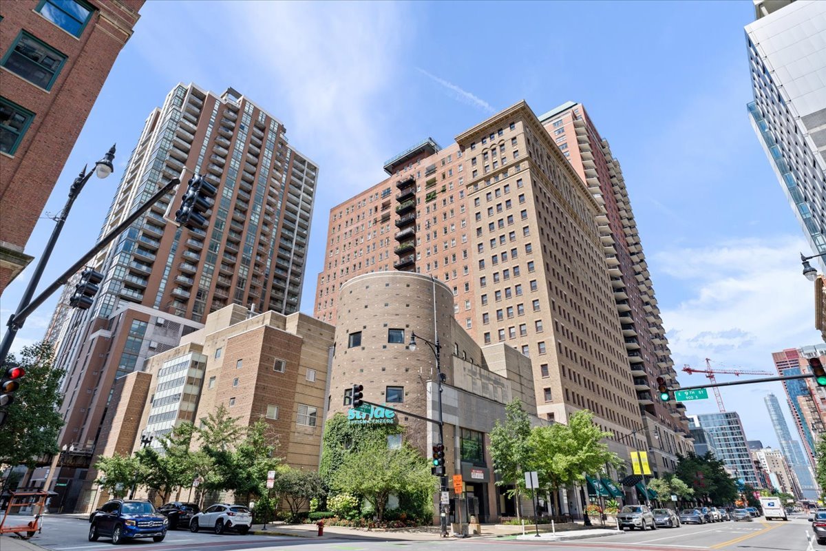 40 E 9th Street Unit: 1303