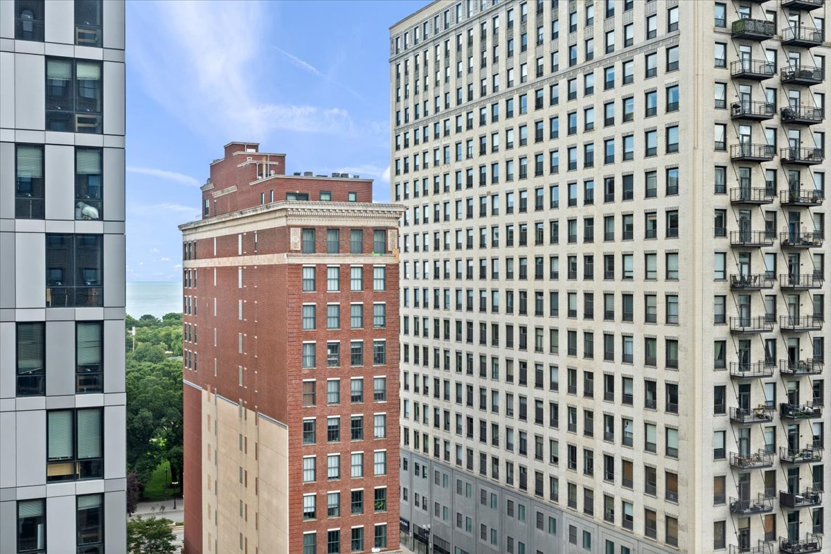40 E 9th Street Unit: 1303