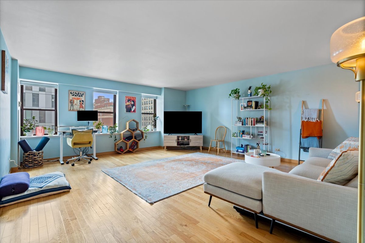 40 E 9th Street Unit: 1303