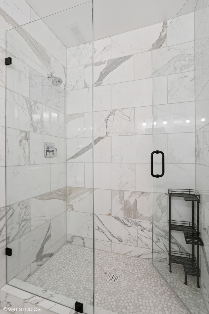 426 N Noble Street Unit: 3