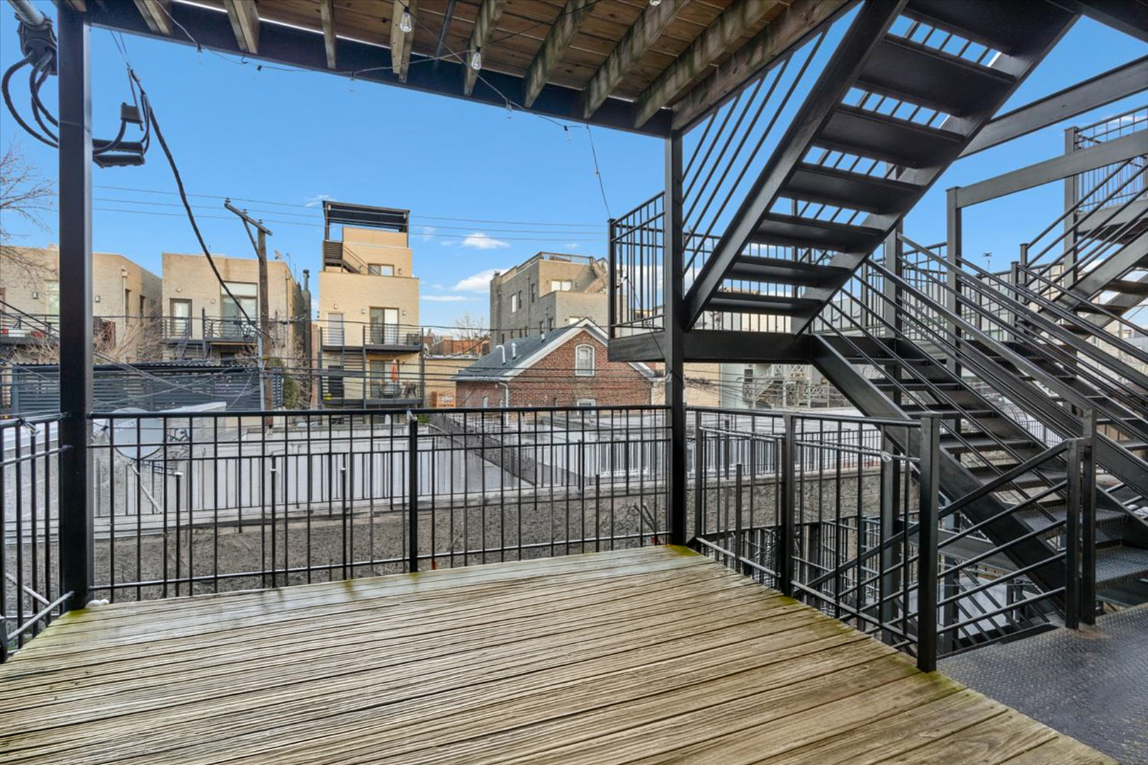 863 N Hermitage Avenue Unit: 2