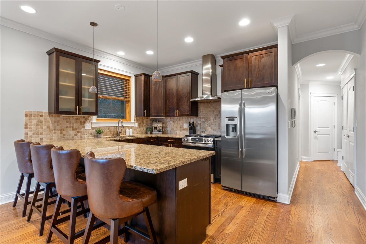 863 N Hermitage Avenue Unit: 2