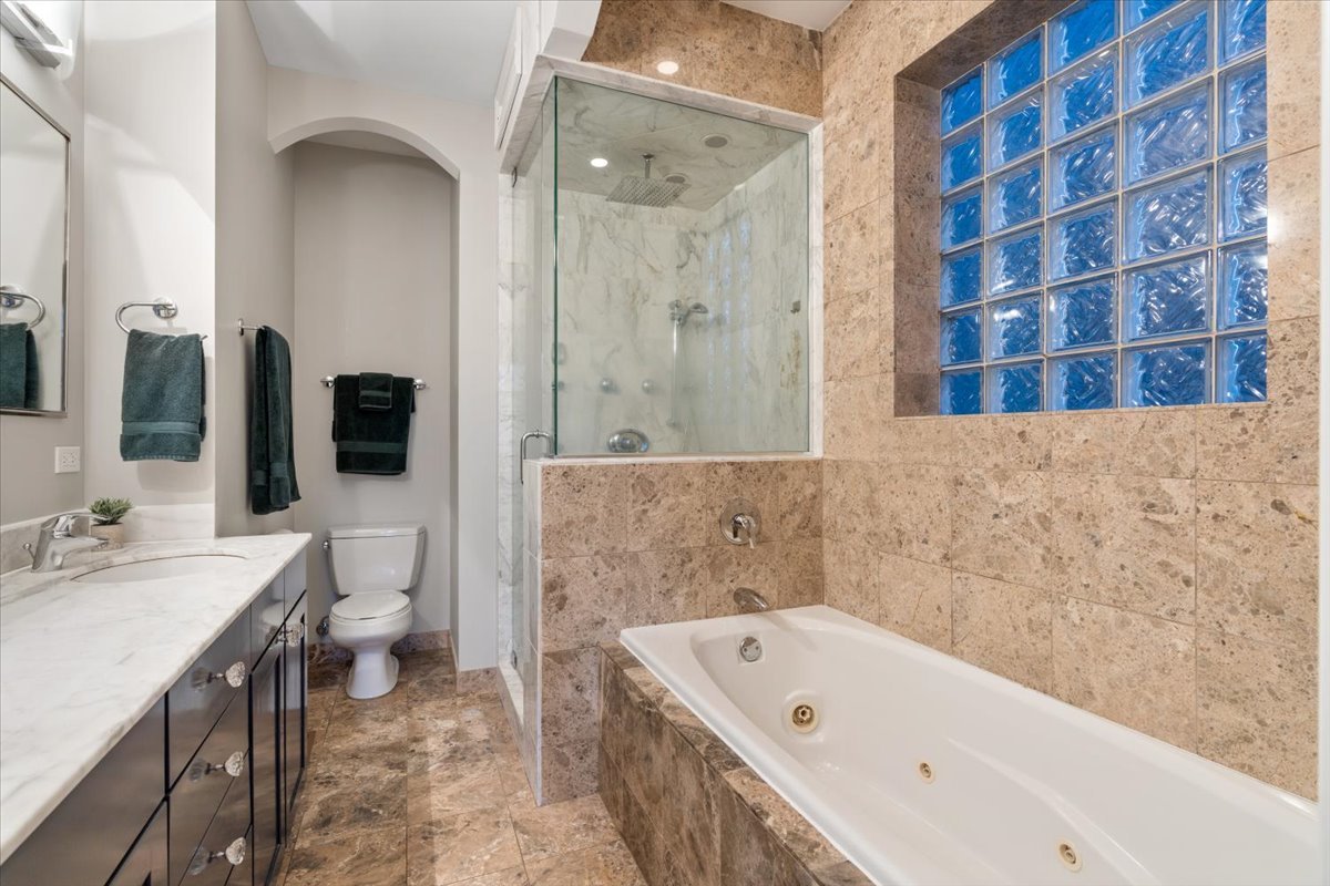 863 N Hermitage Avenue Unit: 2