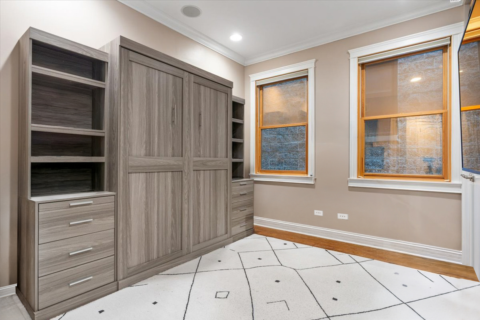 863 N Hermitage Avenue Unit: 2