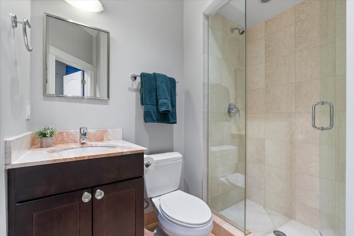 863 N Hermitage Avenue Unit: 2