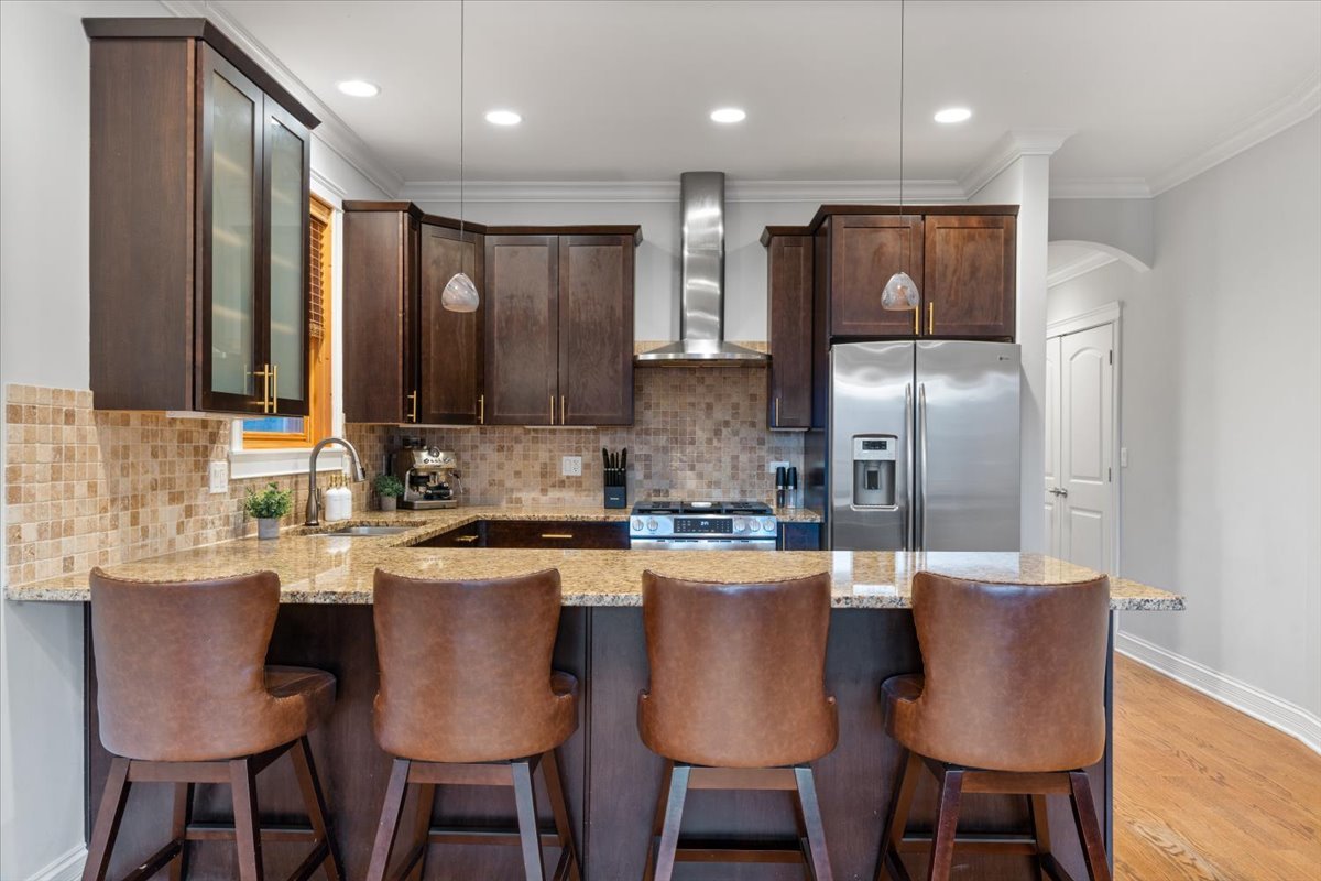 863 N Hermitage Avenue Unit: 2