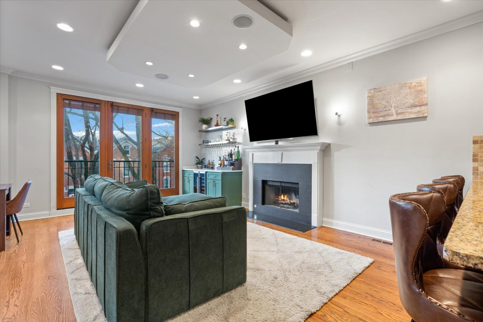 863 N Hermitage Avenue Unit: 2