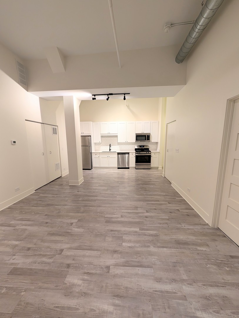 1914 N Milwaukee Avenue Unit: 202L