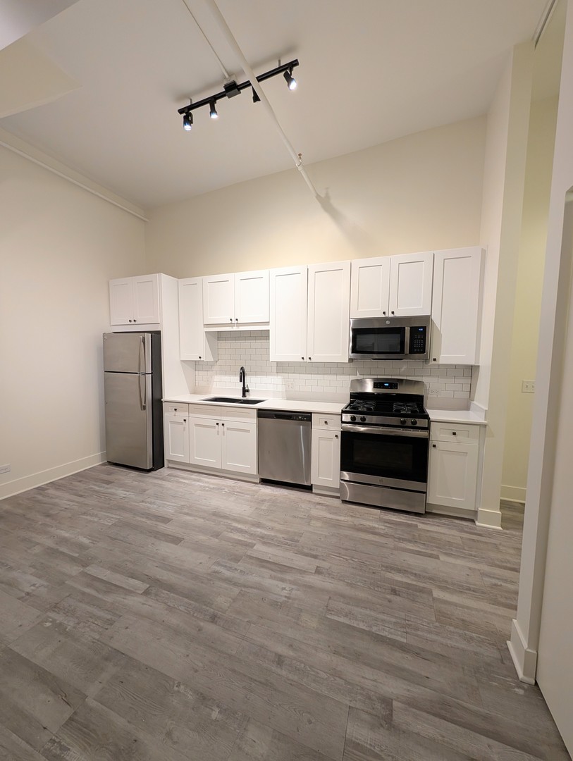 1914 N Milwaukee Avenue Unit: 202L