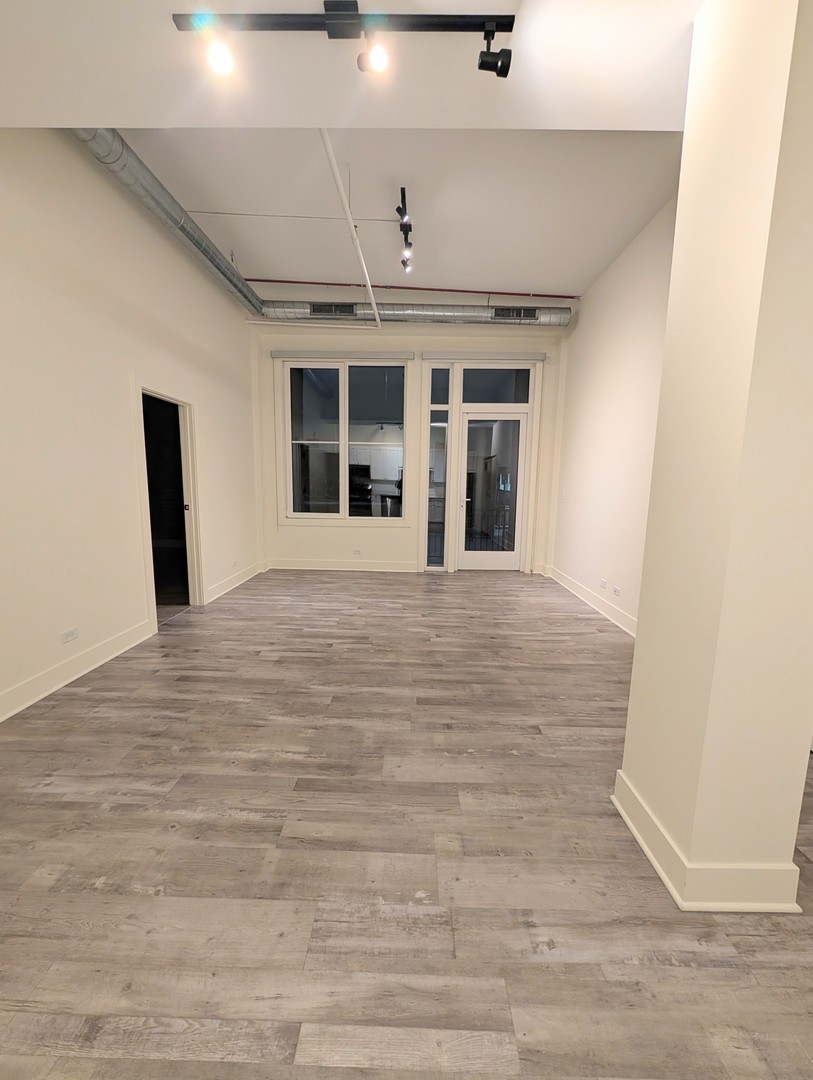 1914 N Milwaukee Avenue Unit: 202L