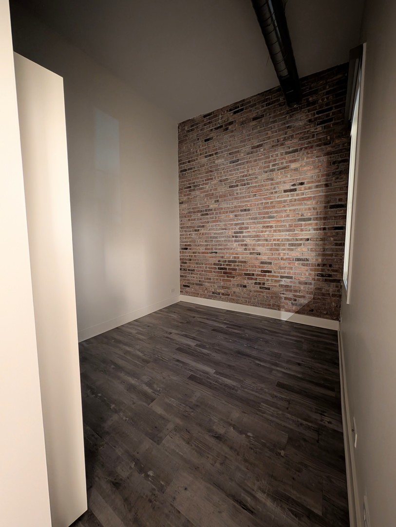 1914 N Milwaukee Avenue Unit: 202L