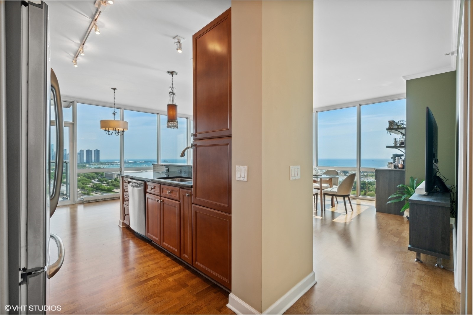 1629 S Prairie Avenue Unit: 2301