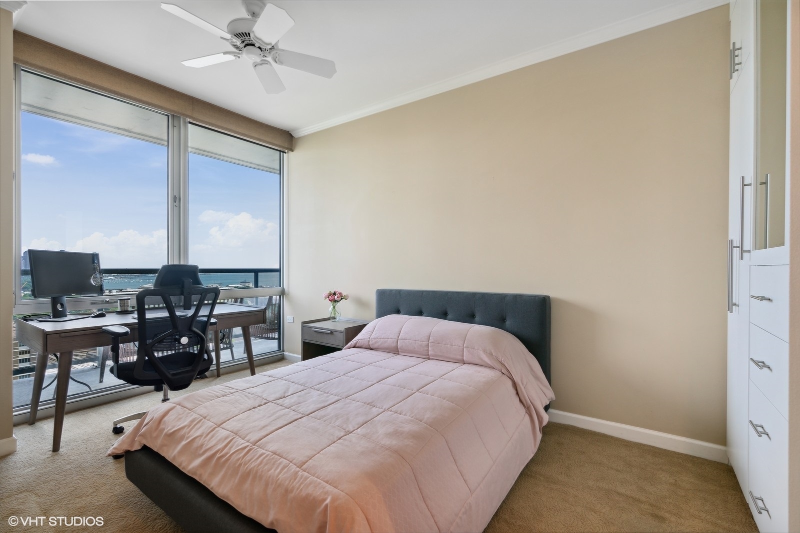 1629 S Prairie Avenue Unit: 2301