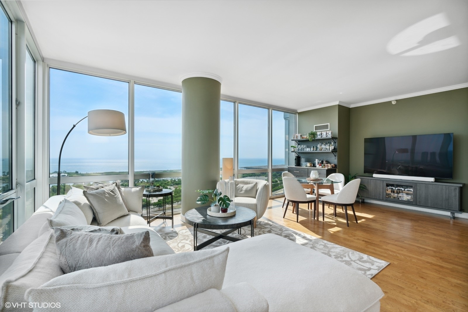 1629 S Prairie Avenue Unit: 2301