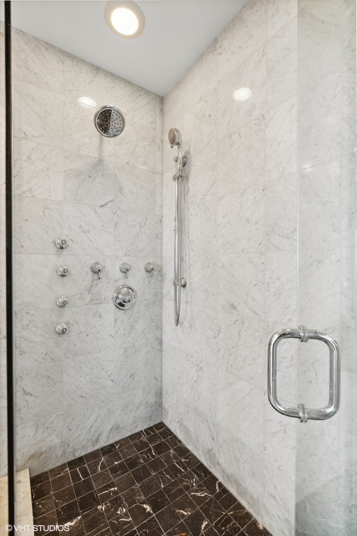 1629 S Prairie Avenue Unit: 2301