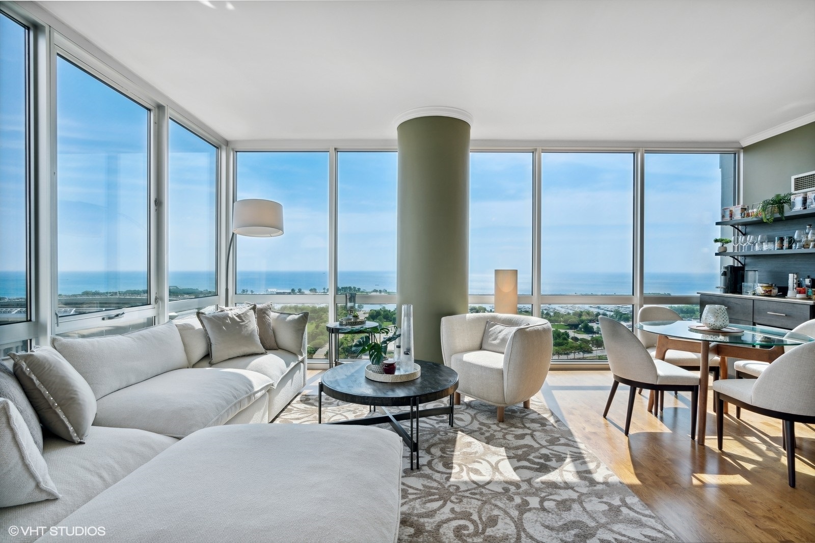 1629 S Prairie Avenue Unit: 2301