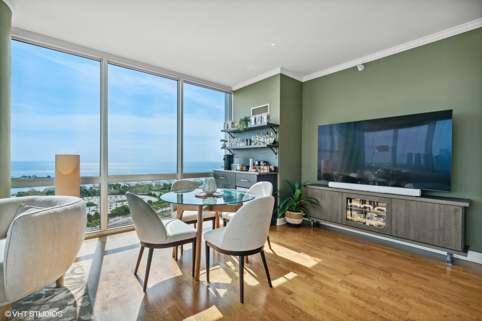 1629 S Prairie Avenue Unit: 2301