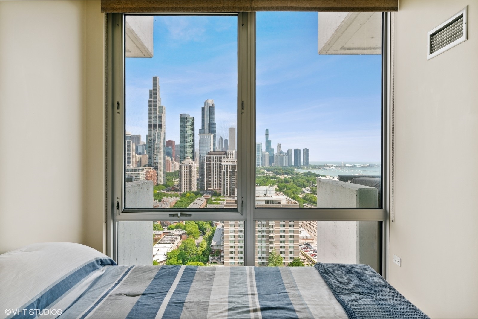 1629 S Prairie Avenue Unit: 2301