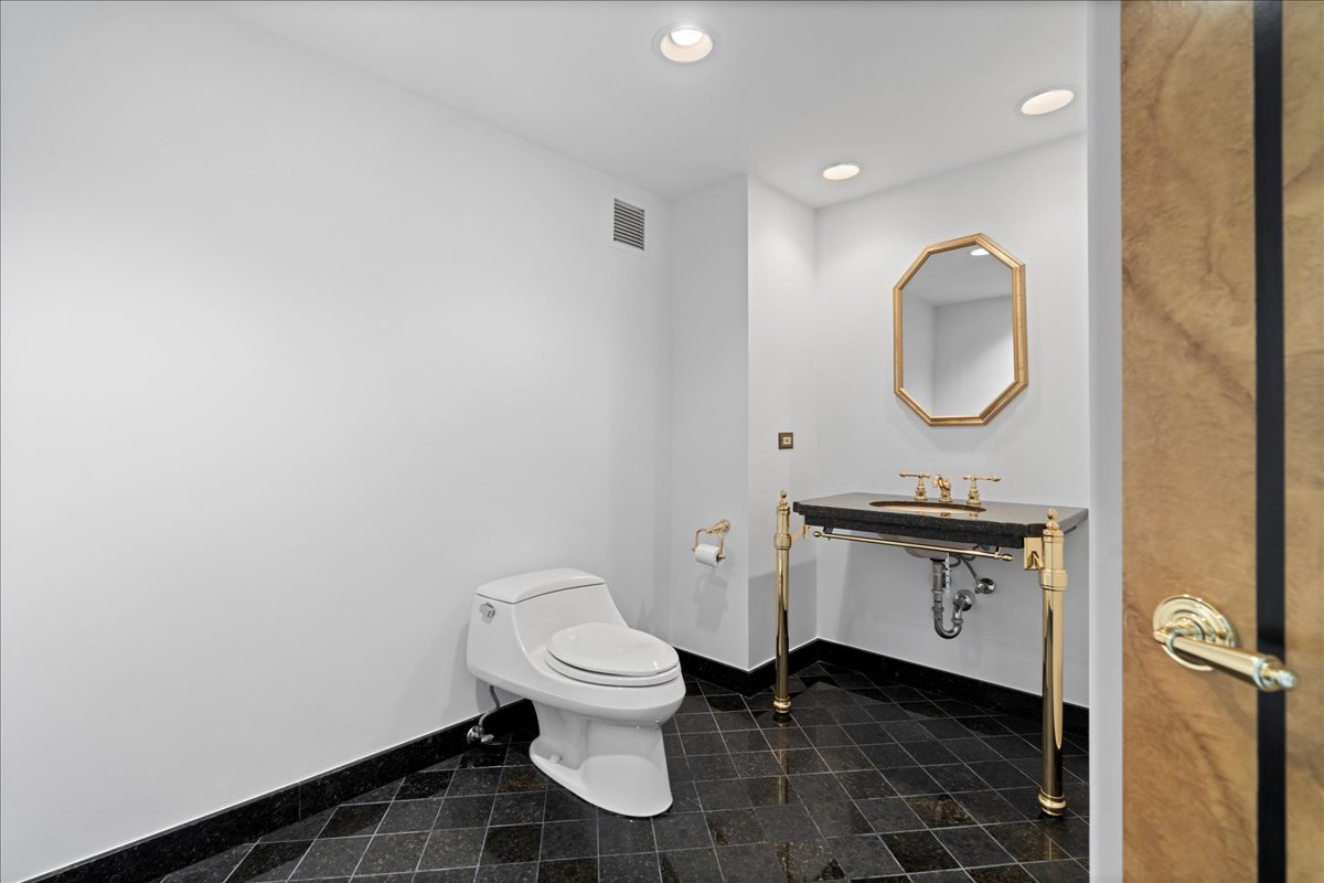 100 E Huron Street Unit: 4703