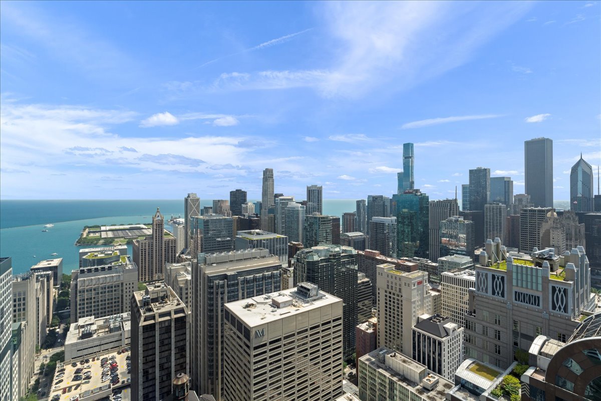 100 E Huron Street Unit: 4703