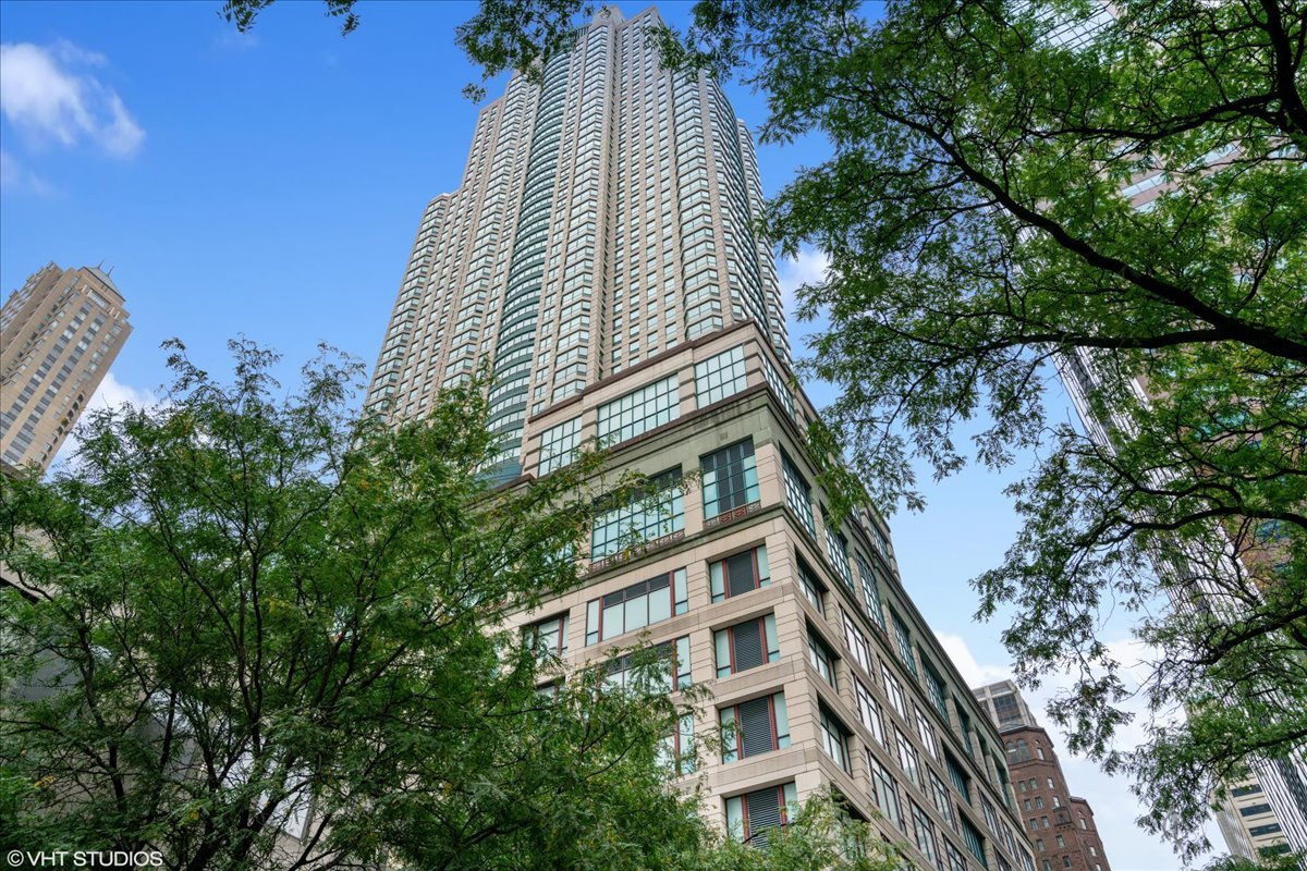 100 E Huron Street Unit: 4703