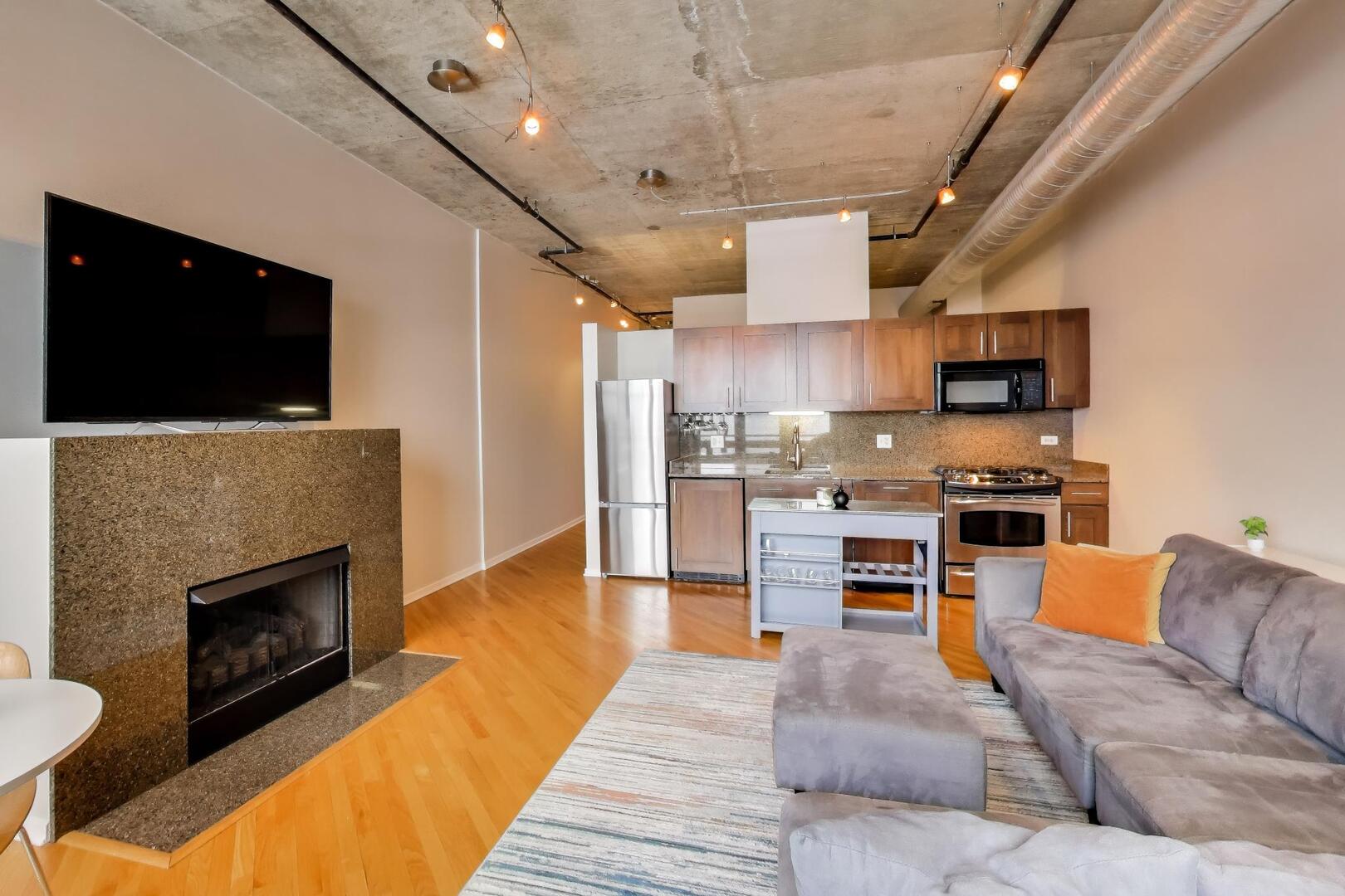 849 N FRANKLIN Street Unit: 1110