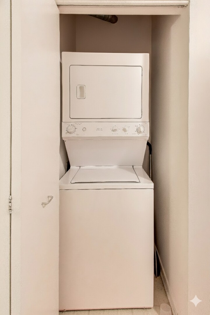 849 N FRANKLIN Street Unit: 1110