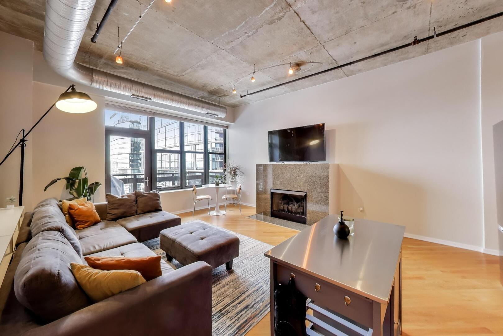 849 N FRANKLIN Street Unit: 1110