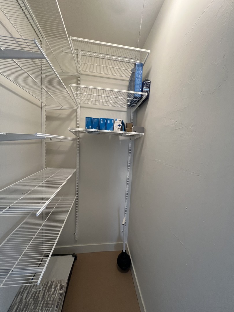 1660 N LaSalle Drive Unit: 2711