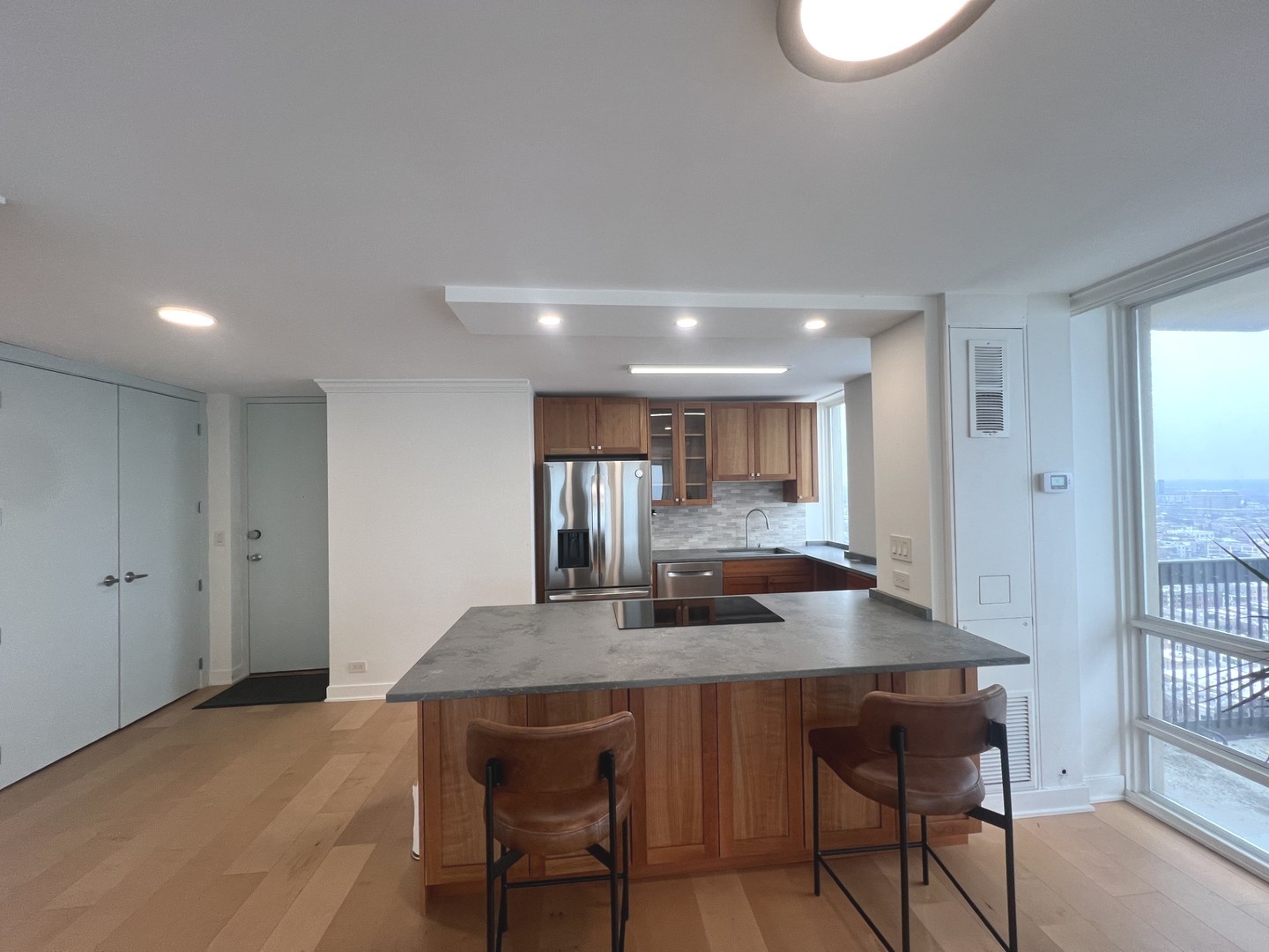 1660 N LaSalle Drive Unit: 2711