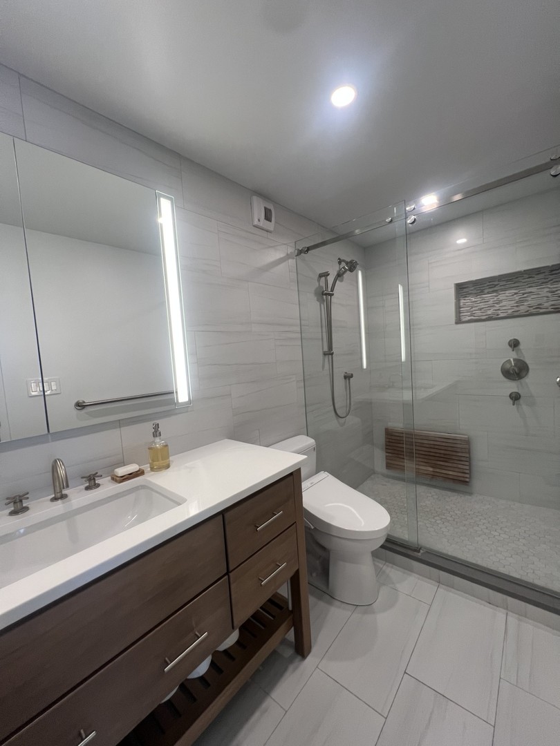 1660 N LaSalle Drive Unit: 2711