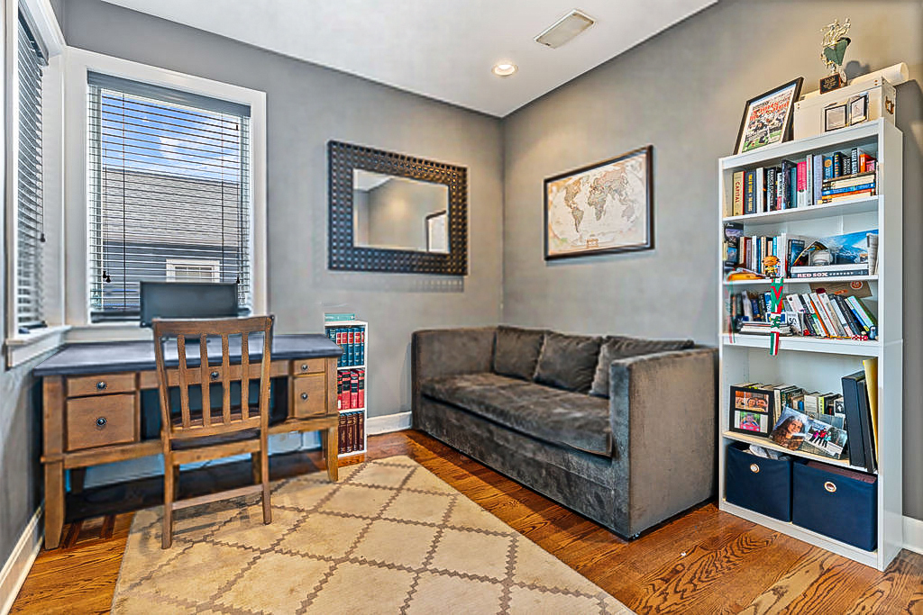 2424 N ASHLAND Avenue Unit: PH