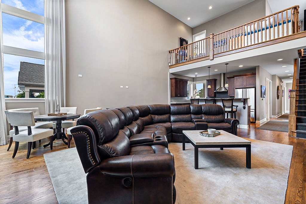 2424 N ASHLAND Avenue Unit: PH